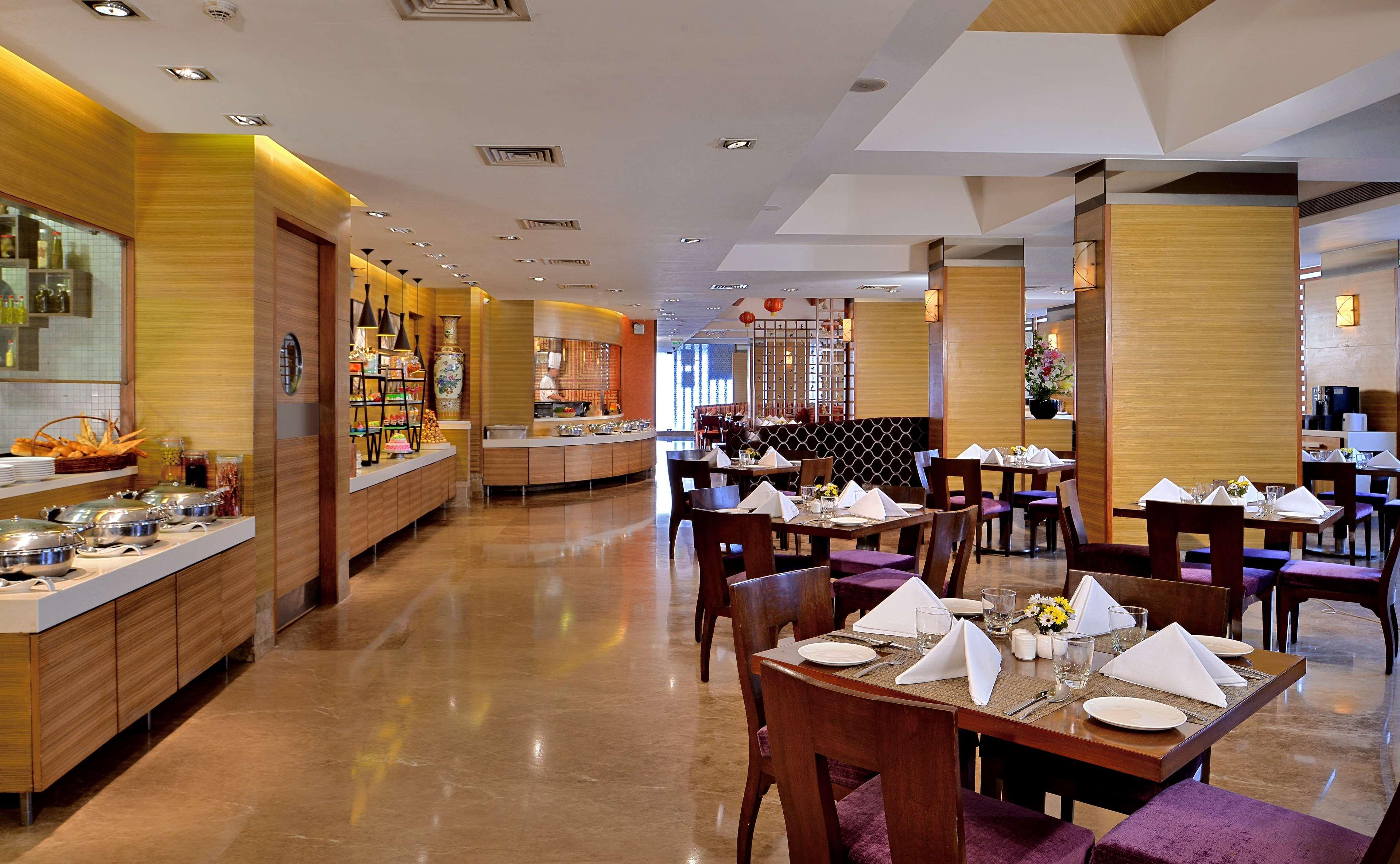 Radisson Mumbai Goregaon Exteriör bild