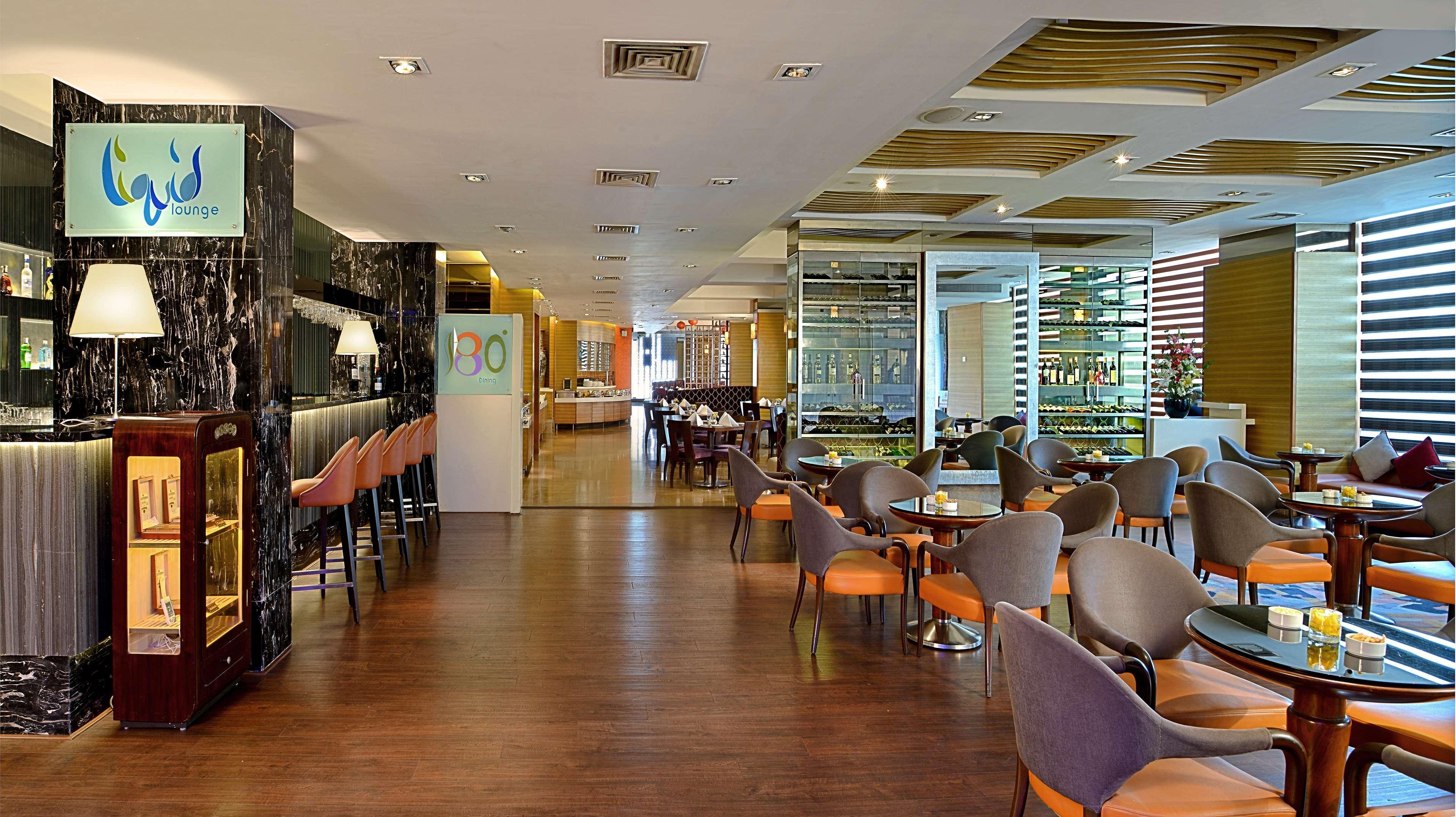 Radisson Mumbai Goregaon Exteriör bild