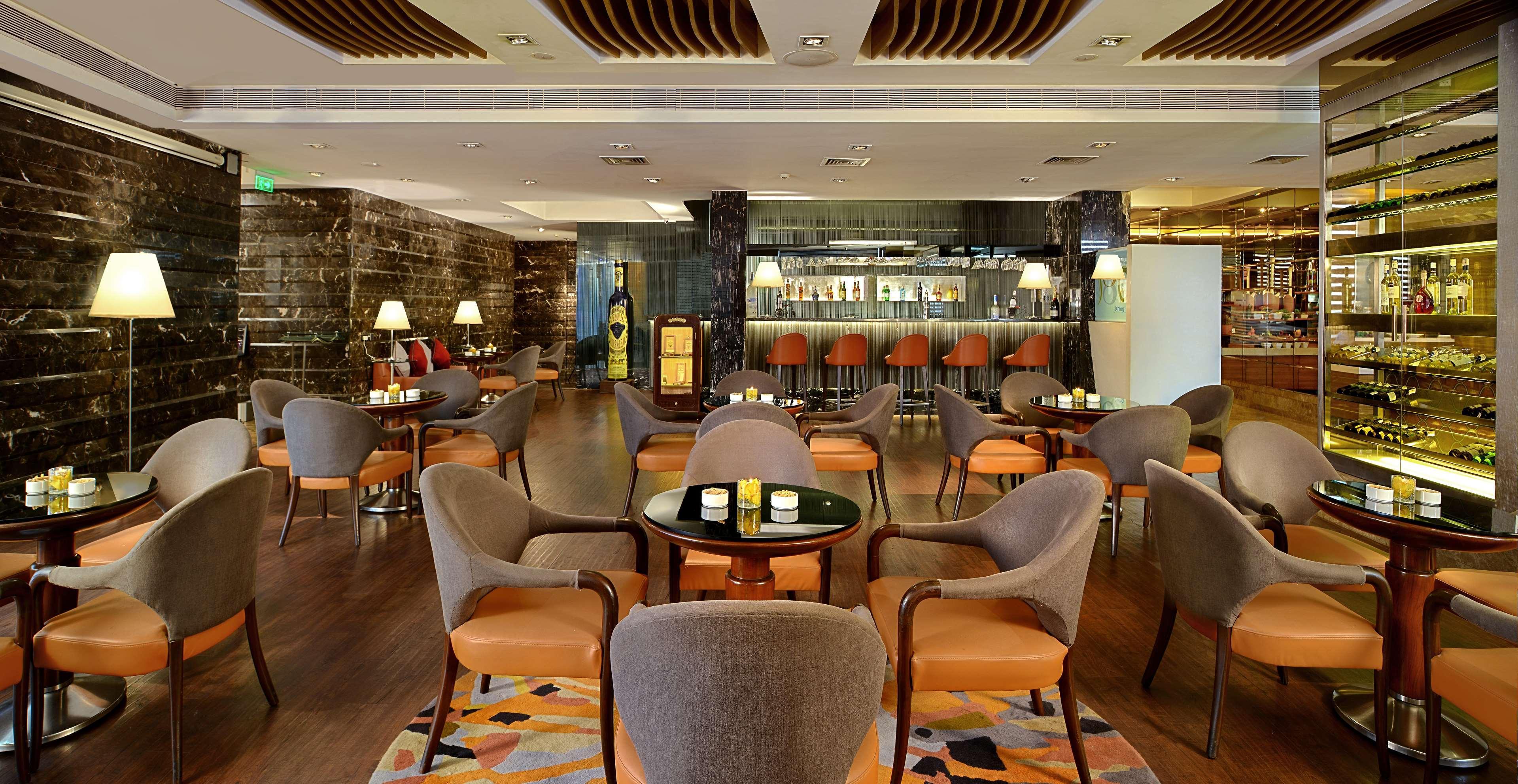 Radisson Mumbai Goregaon Exteriör bild
