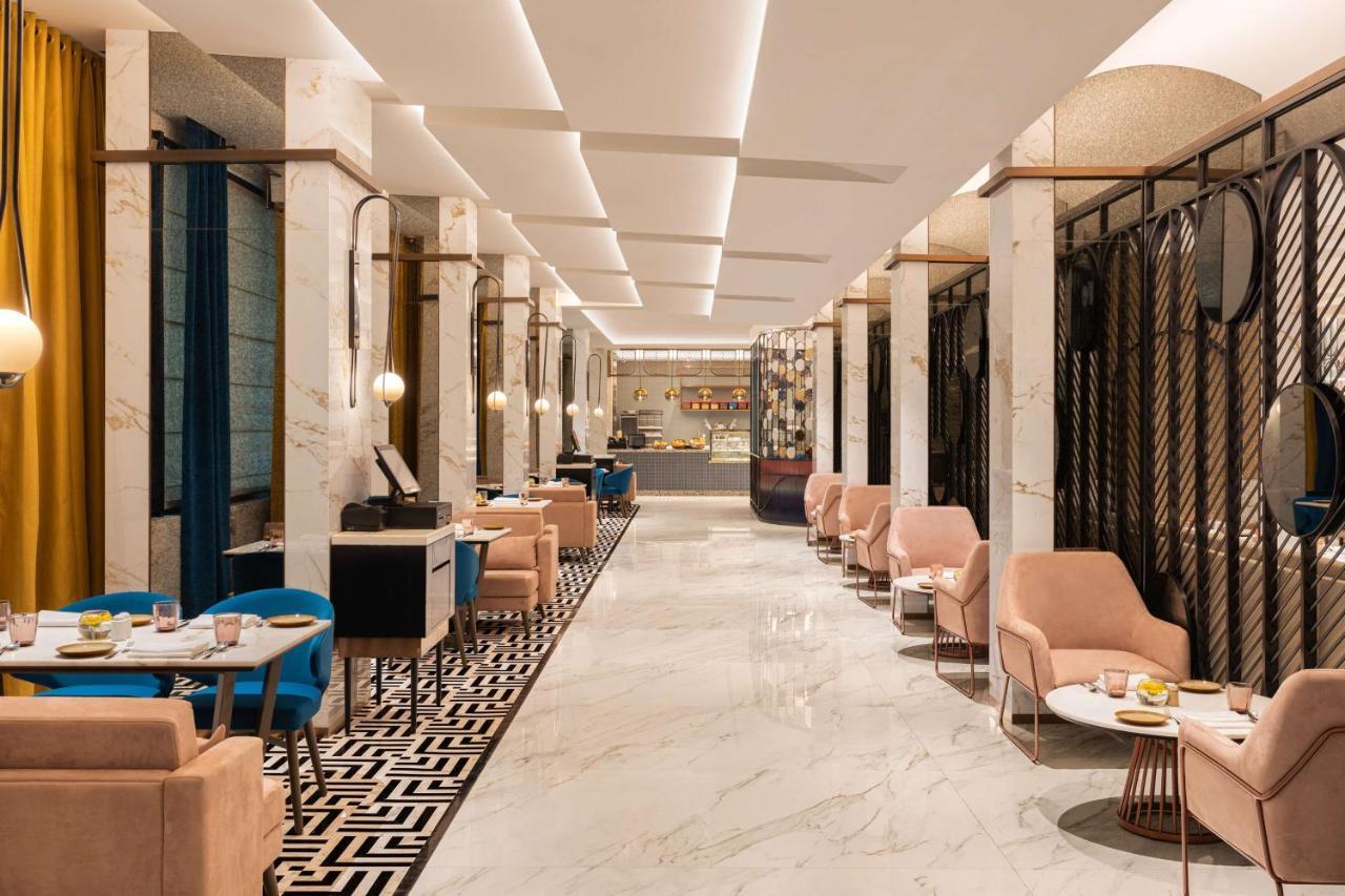 Radisson Mumbai Goregaon Exteriör bild