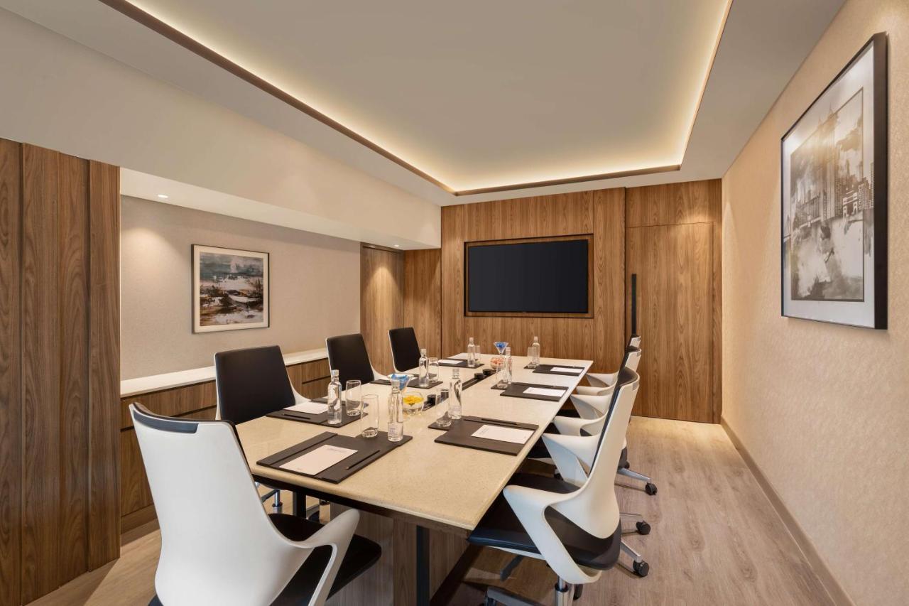 Radisson Mumbai Goregaon Exteriör bild