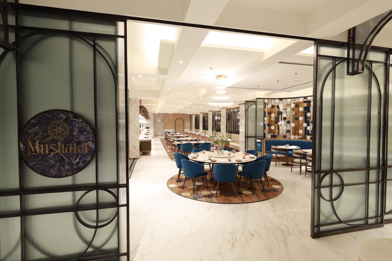 Radisson Mumbai Goregaon Exteriör bild