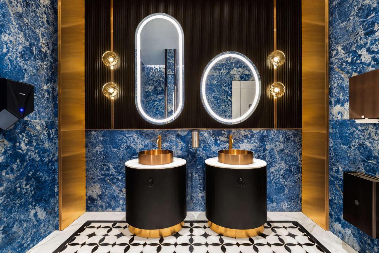 Radisson Mumbai Goregaon Exteriör bild