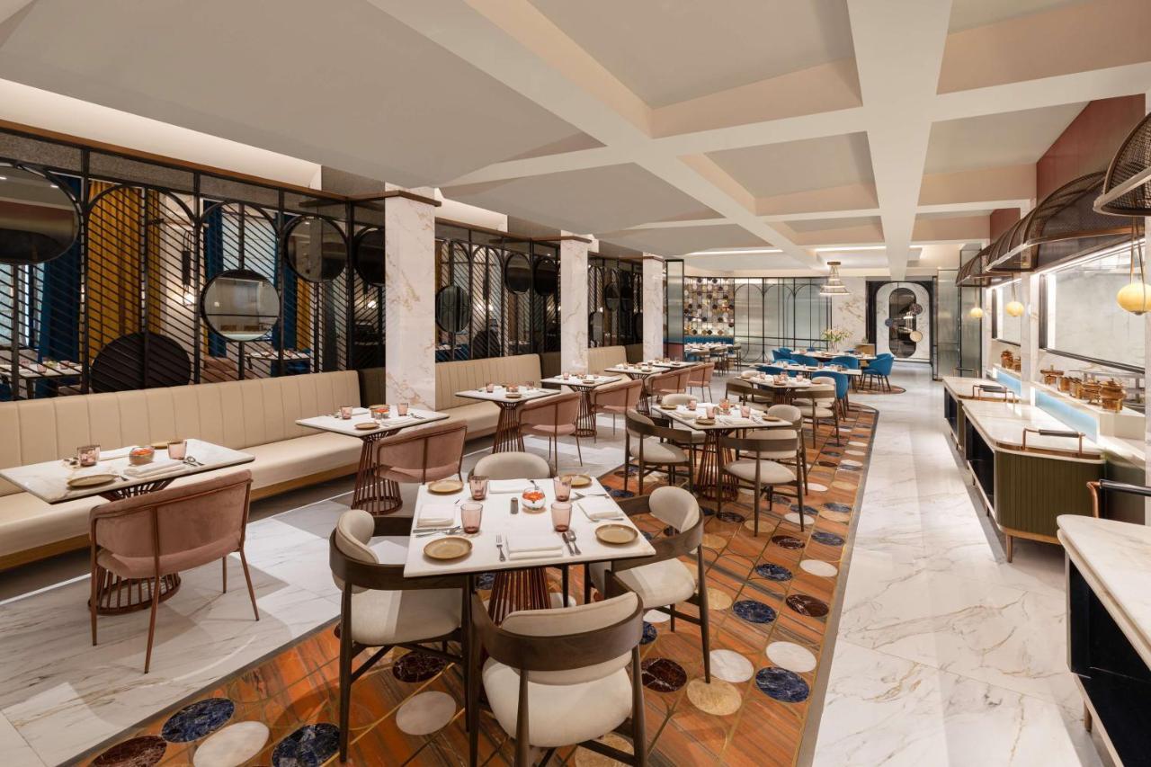 Radisson Mumbai Goregaon Exteriör bild