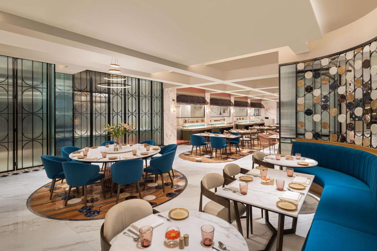 Radisson Mumbai Goregaon Exteriör bild