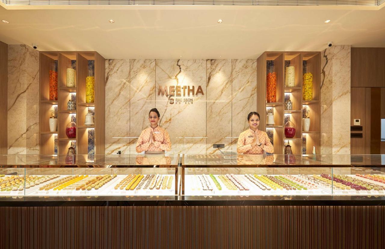 Radisson Mumbai Goregaon Exteriör bild