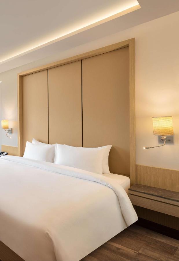 Radisson Mumbai Goregaon Exteriör bild