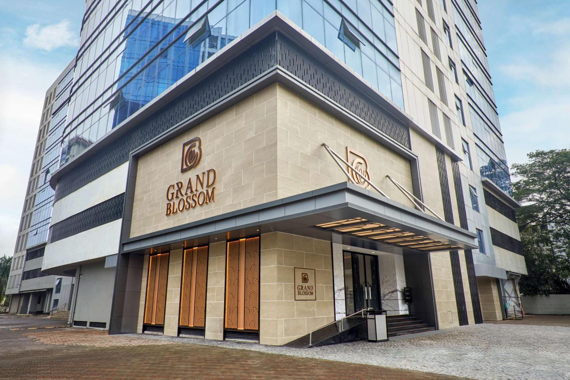 Radisson Mumbai Goregaon Exteriör bild