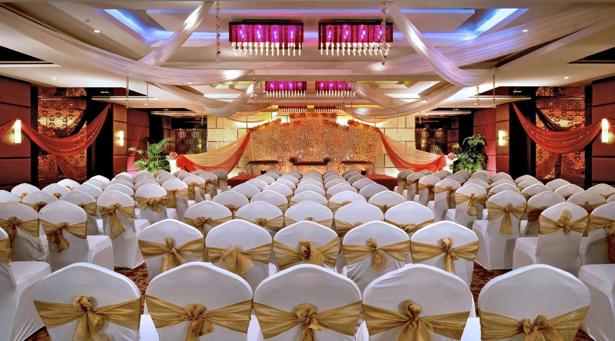 Radisson Mumbai Goregaon Exteriör bild