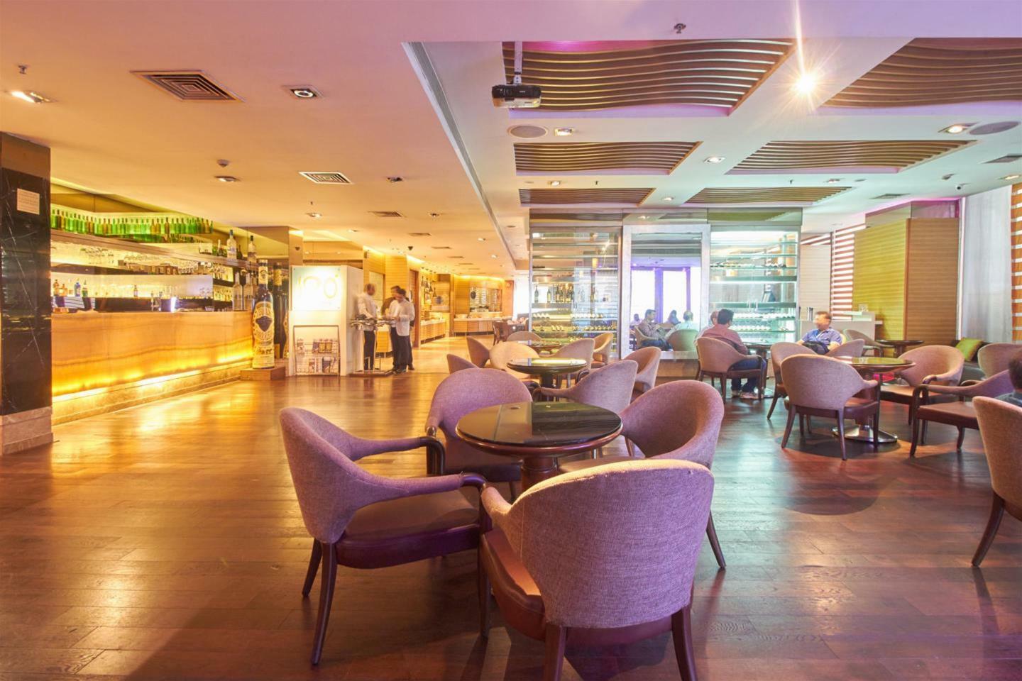Radisson Mumbai Goregaon Exteriör bild